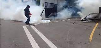 கல்வி அமைச்சுக்கு முன்பாக இடம்பெற்ற பதற்றம்.