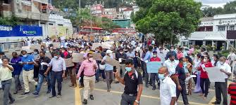 இலங்கையில் பலரும் வேலை இழக்கும் அபாயகட்டத்தில் உள்ளனர்.