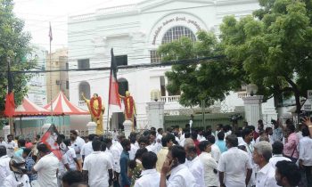 ஜனாதிபதி மாளிகைக்குள் நுழைந்த இராணுவம்!