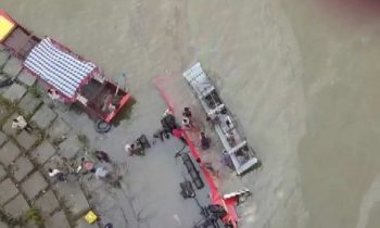 மத்திய பிரதேசத்தில் இன்று பஸ் ஆற்றில் கவிழ்ந்து 13 பேர் பலி.