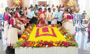 இன்று 7-ம் ஆண்டு நினைவு நாள்- அப்துல் கலாம் நினைவிடத்தில் ஏராளமானோர் மலர் தூவி அஞ்சலி.