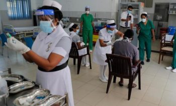 இலங்கையை விட்டு வெளியேறும் வைத்தியர்கள்.