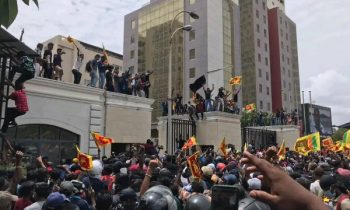 தப்பியோடிய கோட்டாபய; ஜனாதிபதி மாளிகைக்குள் நுழைந்த மக்கள்.