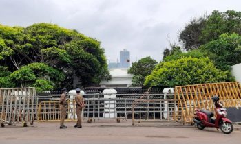 அலரி மாளிகைக்குள் பதற்றம்; 10 பேர் படுகாயம்!