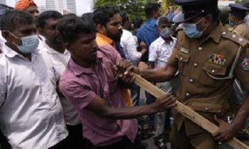 A9 வீதியை முடக்கிய யாழ்ப்பாண மக்கள்!