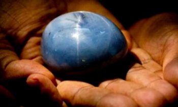 போலி இரத்தின கற்கள் விற்றவர் அதிரடி கைது.