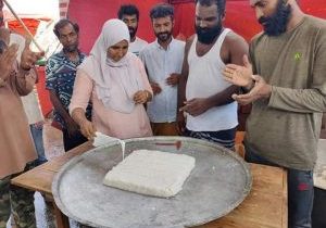 வெற்றியை கொண்டாடும் ஆர்ப்பட்டக்காரர்கள்!