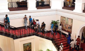 ஜனாதிபதி மாளிகையில் கை வைத்தவர்களுக்கு ஏற்பட்ட சிக்கல்.