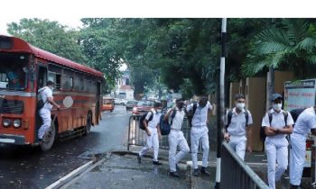 பணிபகிஷ்கரிப்பில் ஈடுபட்டுள்ள இலங்கை போக்குவரத்து பேருந்து சாரதிகள்.