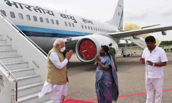 பாஜக தேசிய செயற்குழு கூட்டம்- ஐதராபாத் வந்த பிரதமர் மோடிக்கு ஆளுநர் வரவேற்பு.