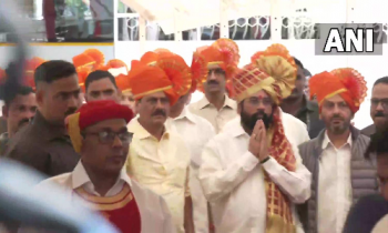 மகாராஷ்டிர சட்டசபையில் கட்சி அலுவலகத்துக்கு சீல் வைத்த ஷிண்டே அணி.