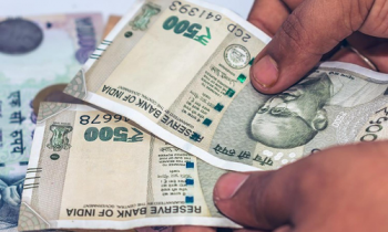 கல்லூரி மாணவிகளுக்கு ரூ.1000 பணம் அடுத்த மாதம் தான் கிடைக்கும்.