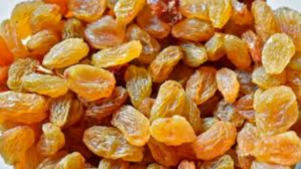 உலர் திராட்சையை தண்ணீரில் ஊற வைத்து குடித்தால்… கிடைக்கும் நன்மைகள் இவைதான்.