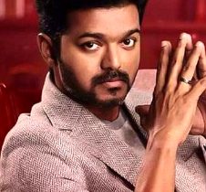 விலைஉயர்ந்த காரில் வந்து இறங்கிய விஜய்.