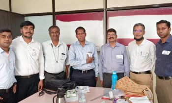 ஊதிய உயர்வை வலியுறுத்தி அரசு டாக்டர்கள் நூதன போராட்டம்.