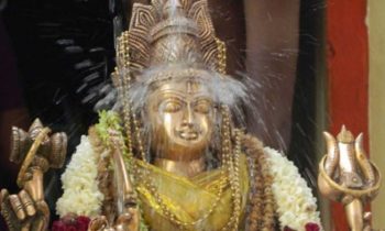 வீட்டில் நிம்மதியே இல்லையா? இந்த அம்மனுக்கு இப்படி விளக்கு ஏற்றி பாருங்கள் நிம்மதி எங்கிருந்து தான் வரும் என்று தெரியாது!