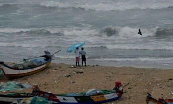 இலங்கையை நெருங்கும் சூறாவளி.