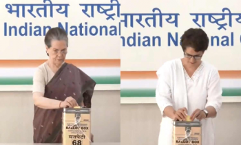 காங்கிரஸ் தலைவர் தேர்தல்- டெல்லியில் வாக்களித்தார் சோனியா காந்தி.