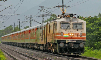 தீபாவளி பண்டிகையையொட்டி நெல்லை, ராமேஸ்வரம், திருச்சிக்கு சிறப்பு ரெயில்.