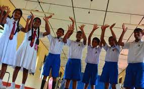 இலங்கையில் பாடசாலை செல்வதை தவிர்க்கும் சிறுவர்கள்.