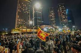 பரபரப்பாகும் கொழும்பு; குவிக்கப்பட்டுள்ள காவற்துறையினர்.