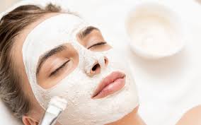 முகத்தை வெள்ளையாக்க உங்கள் வீட்டில் டீ போடும் சர்க்கரை போதும்..!