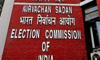 இந்தியாவில் 100 வயதுக்கு மேல் 2.49 லட்சம் வாக்காளர்கள் உள்ளனர்.