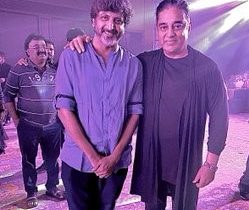 கமலுடன் சிறுவயதில் புகைப்படம் எடுத்து கொண்ட தமிழ் சினிமாவின் முக்கிய பிரபலம்! அவர் யாரென்று தெரிகிறதா?